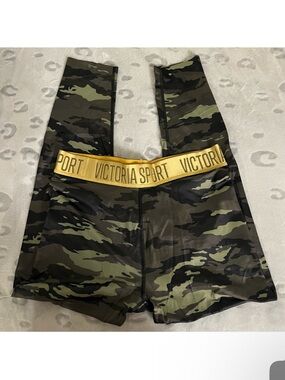 Victoria’s Secret Sport Camo Print Leggings Size small petit